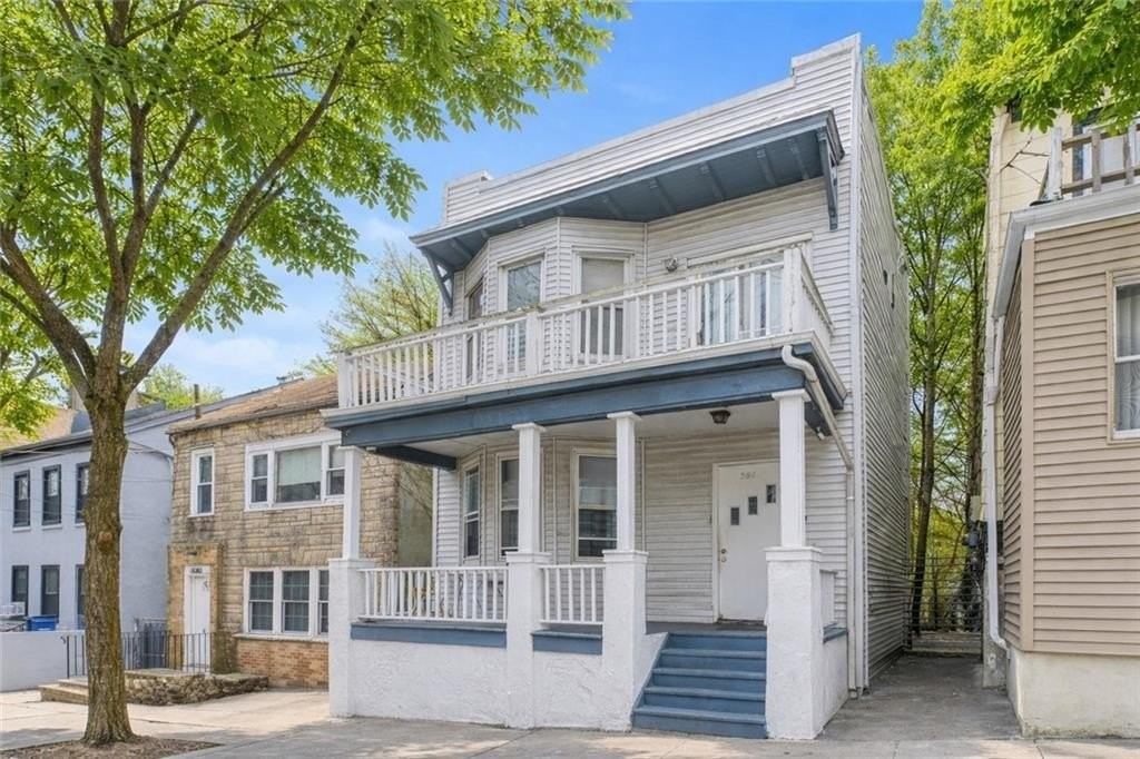 380 Saint Marks Pl #1 - Photo 7 of 8