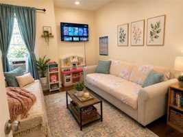 featured image of 284 E 39th St #2