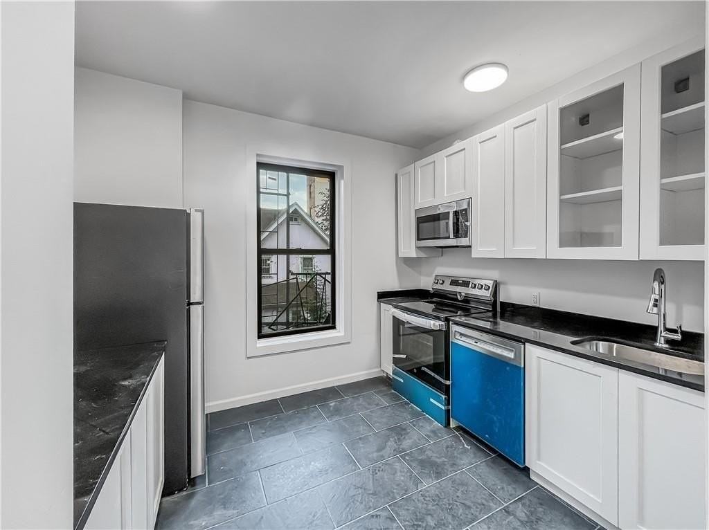 42 Hawthorne St #2L - Photo 2 of 10