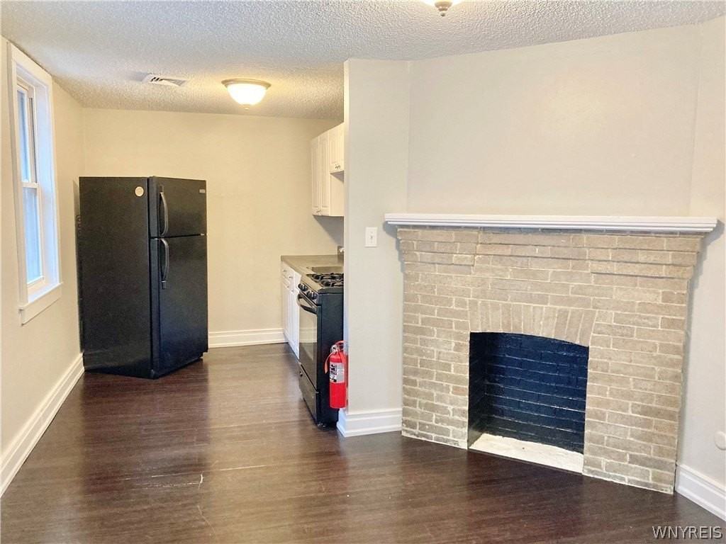 290 S Elmwood Ave #1 - Photo 3 of 7