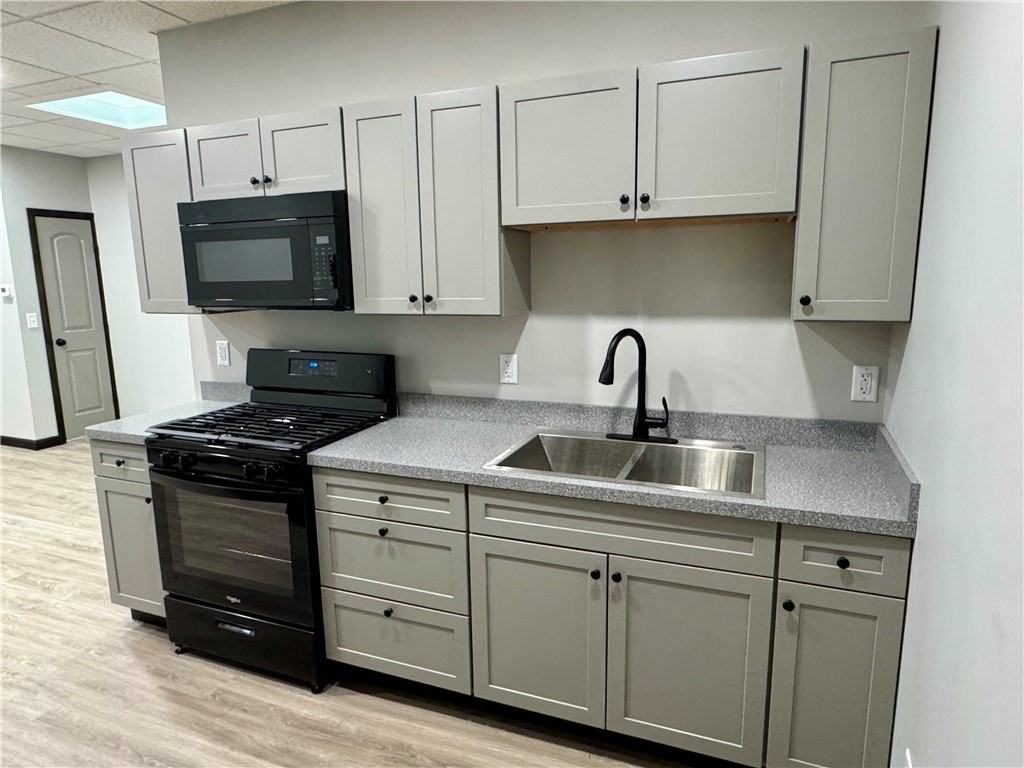 112 S Main St - Photo 2 of 16