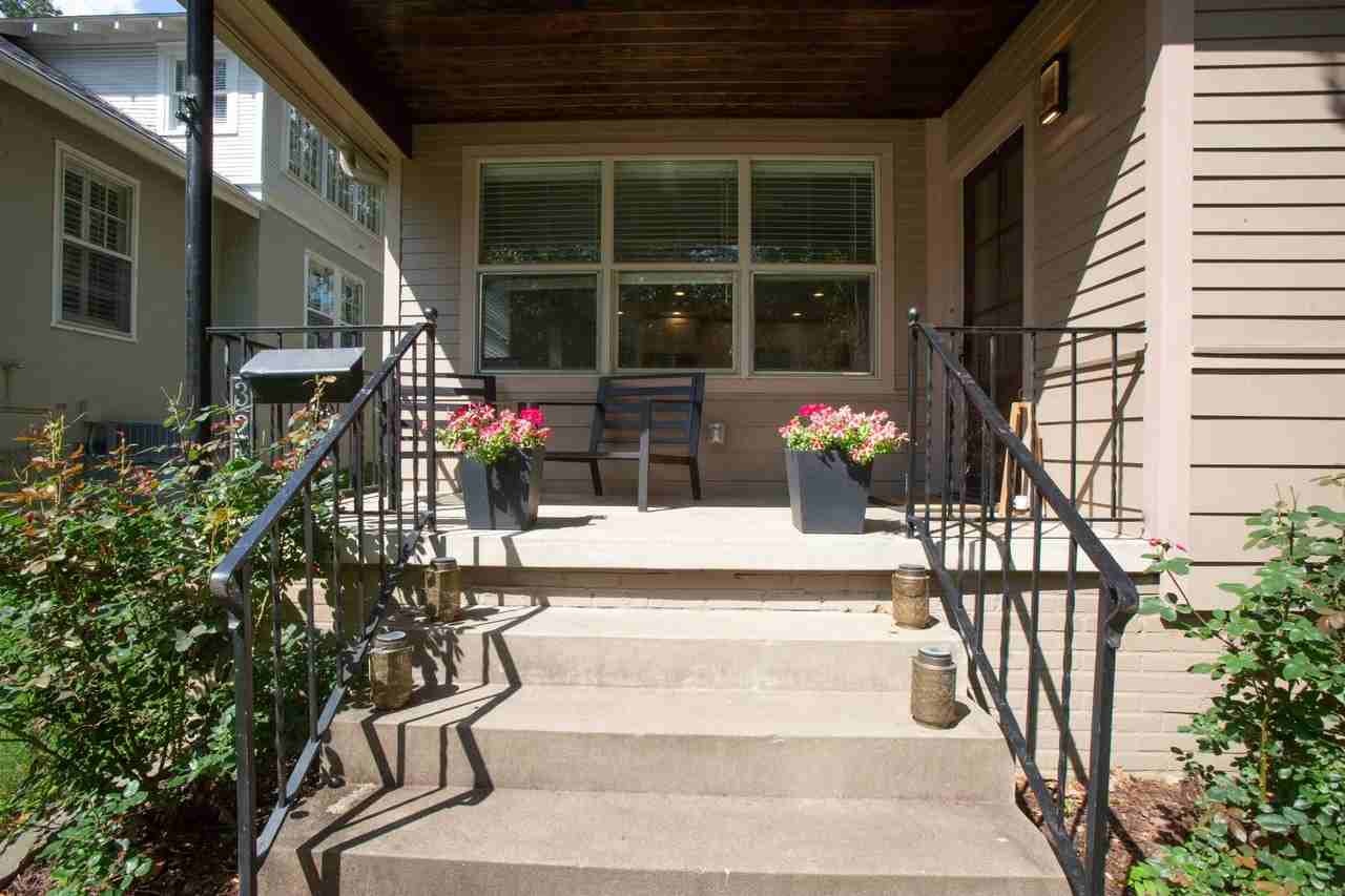 325 Midland St - Photo 4 of 33