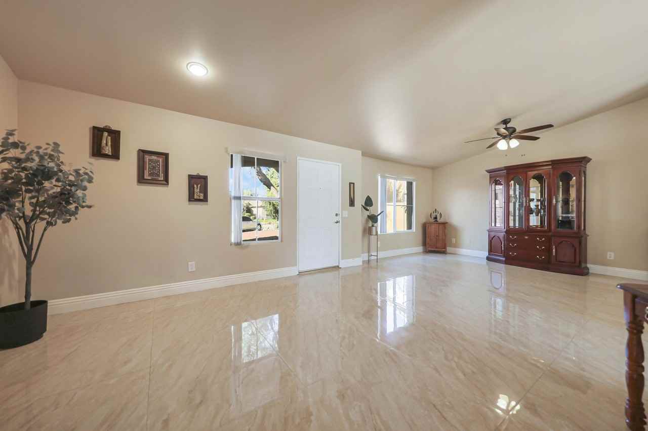 45930 Las Colinas - Photo 6 of 38