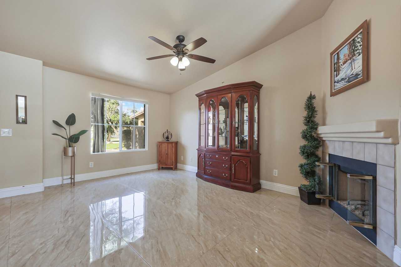 45930 Las Colinas - Photo 7 of 38
