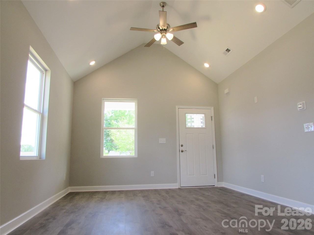 1324 Reid St - Photo 2 of 10
