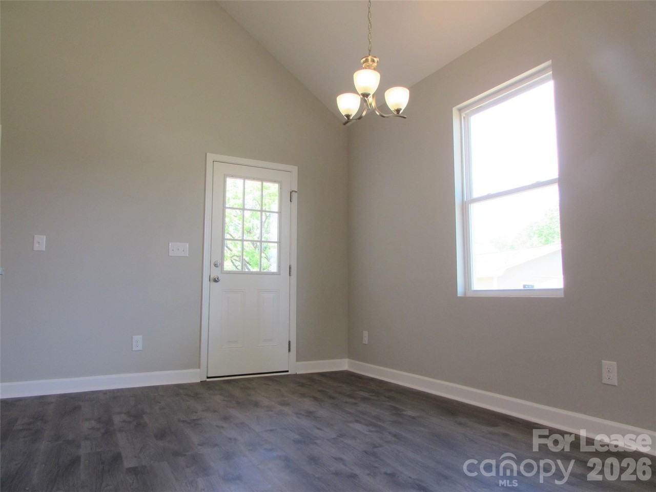 1324 Reid St - Photo 3 of 10