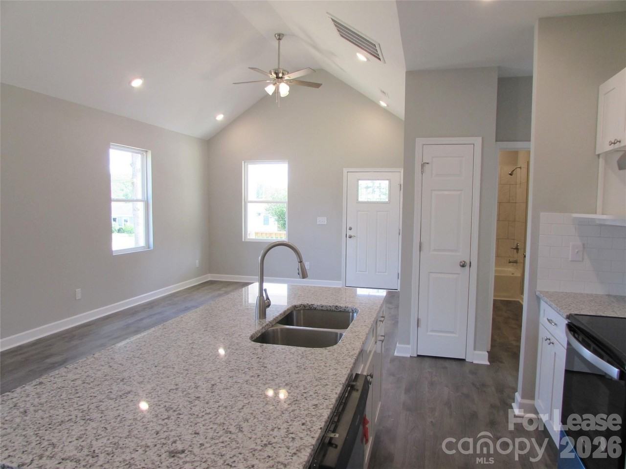 1324 Reid St - Photo 5 of 10