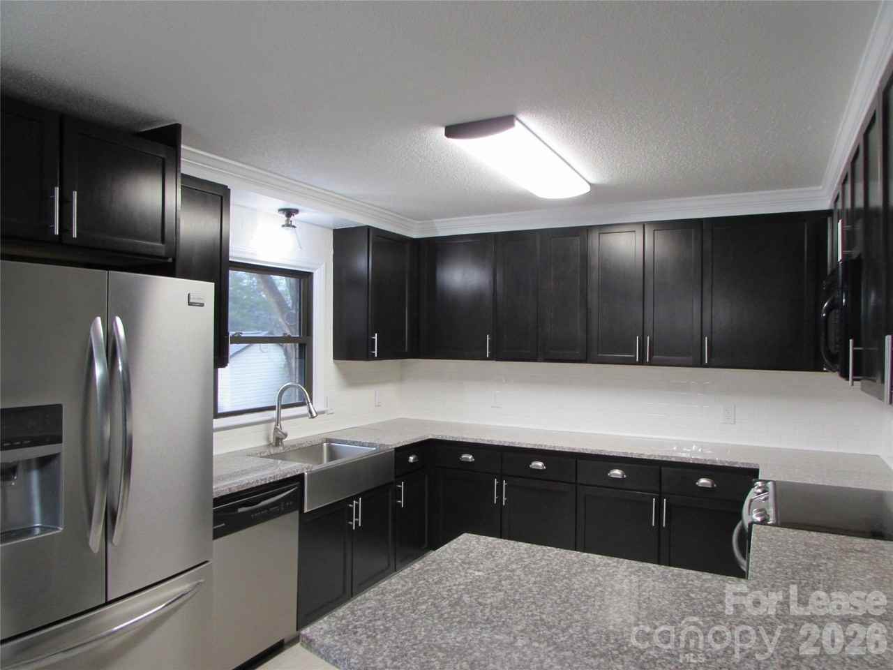 2725 Sloop Rd - Photo 4 of 14