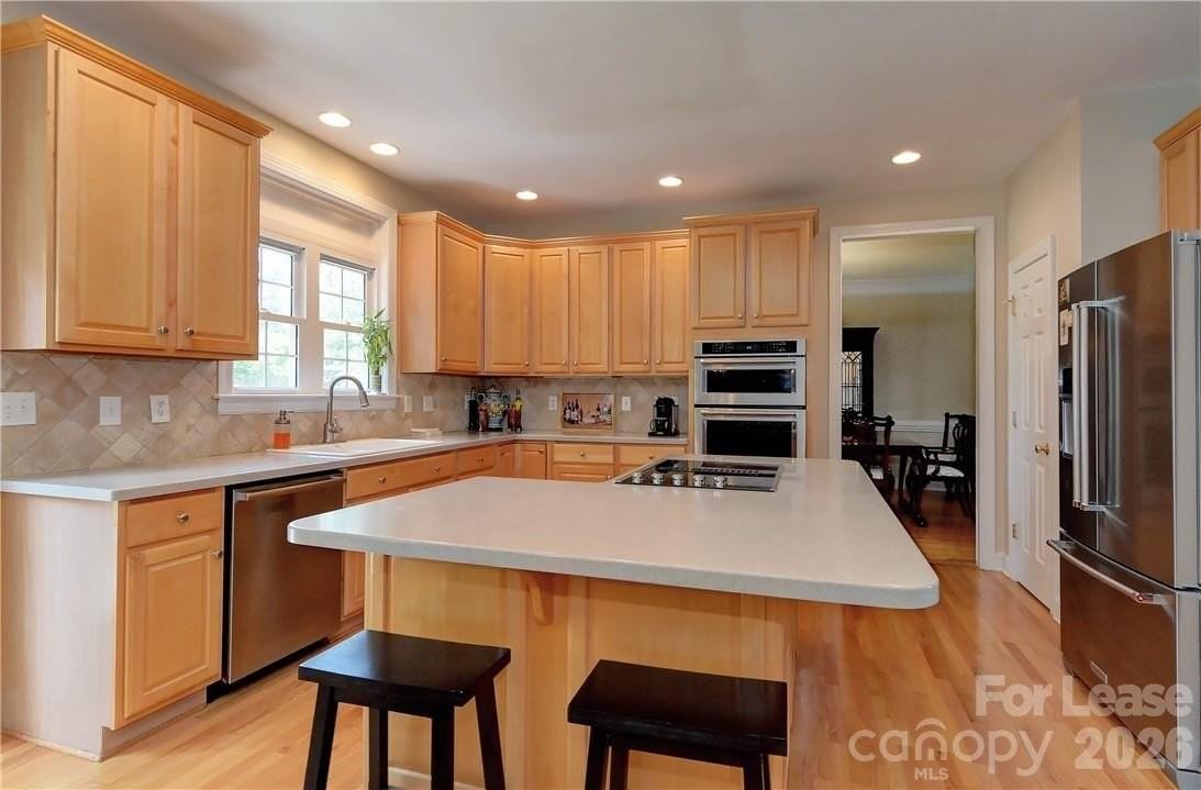10306 Gunnison Ln - Photo 4 of 33