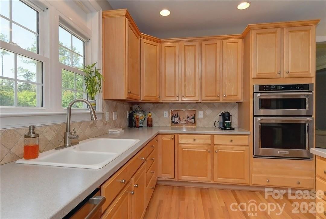 10306 Gunnison Ln - Photo 6 of 33