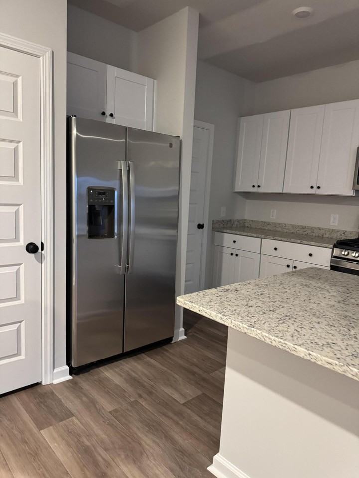 754 Ridgley Dr - Photo 3 of 23