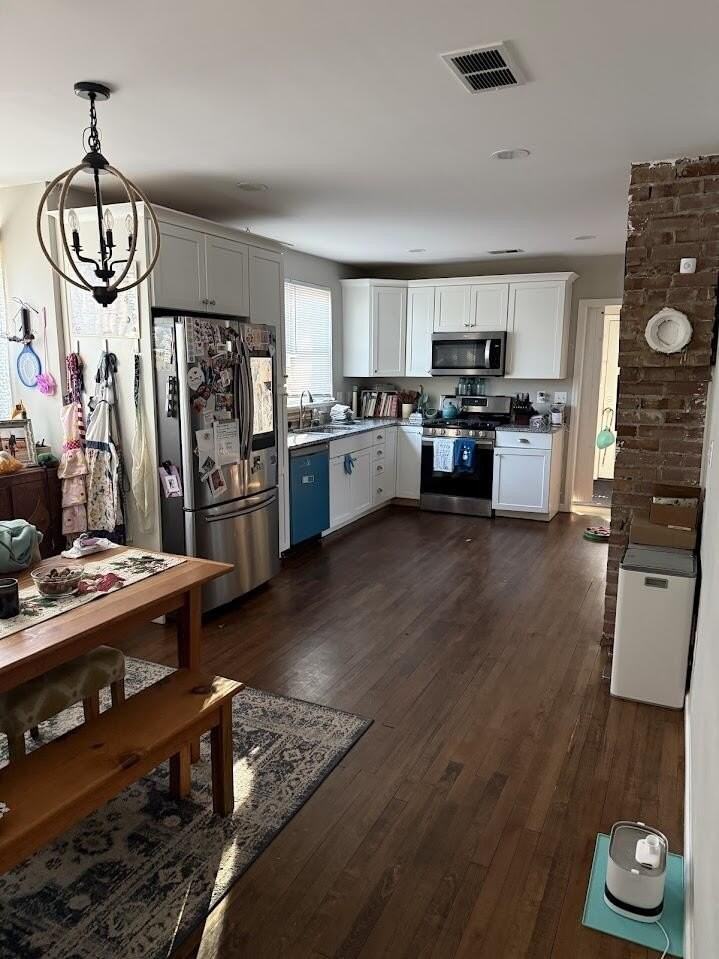 3965 Saint Johns Ave - Photo 3 of 11