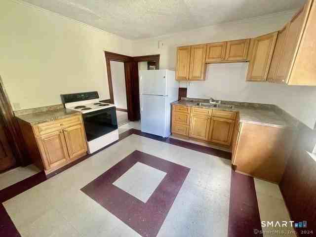 64 E Pearl St - Photo 3 of 6