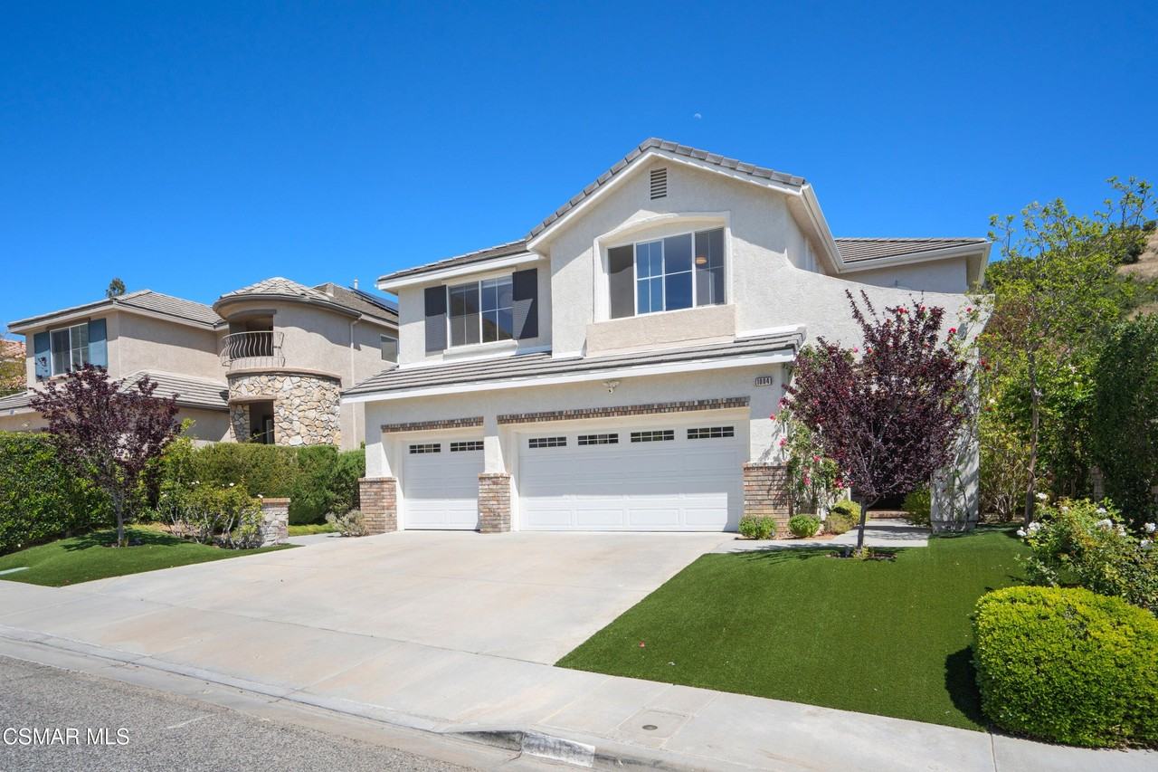 1004 Lambourne Pl - Photo 3 of 50
