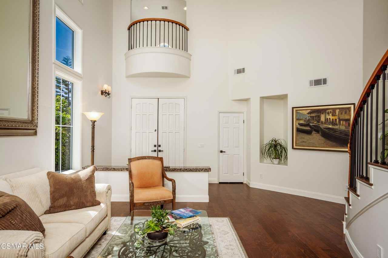 1004 Lambourne Pl - Photo 7 of 50