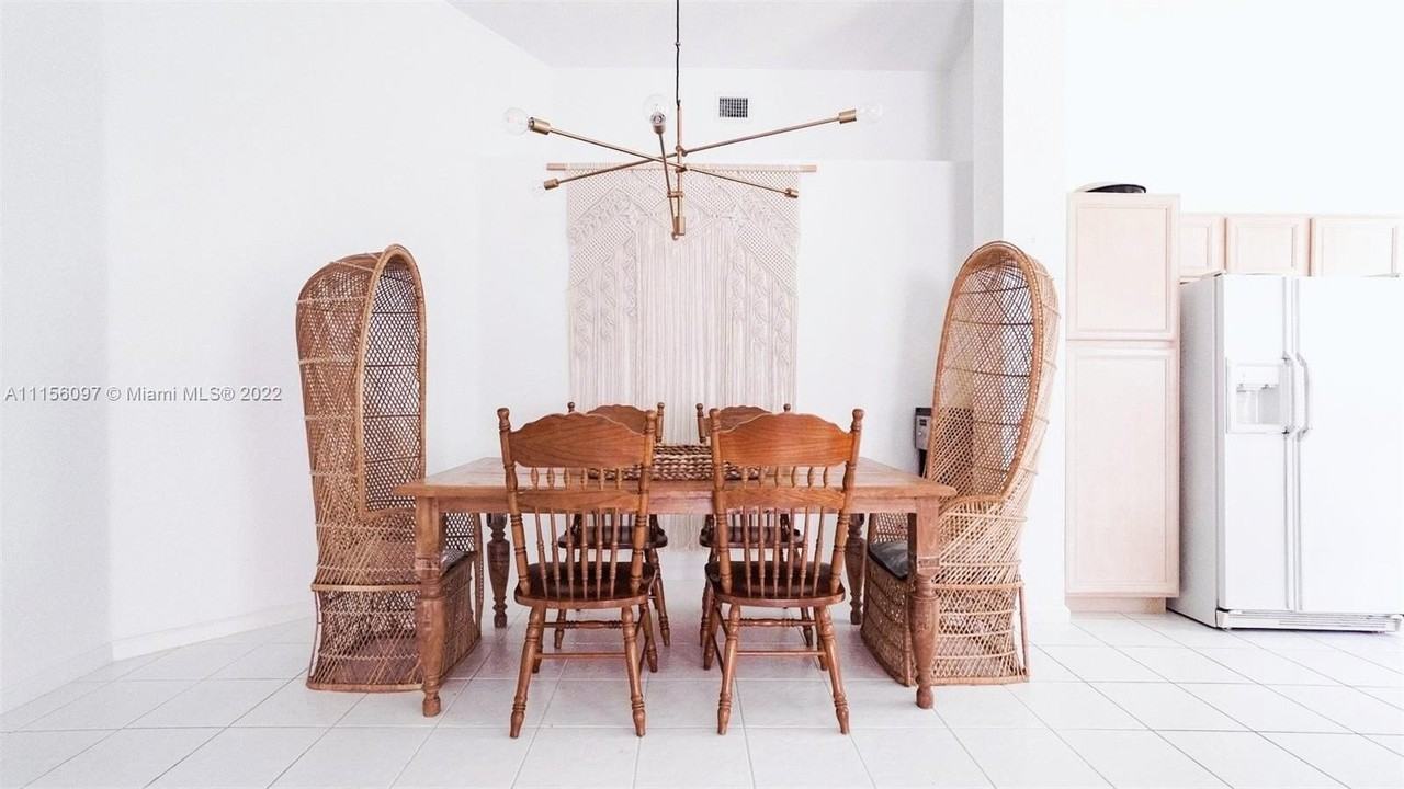5449 Grande Palm Cir - Photo 3 of 12