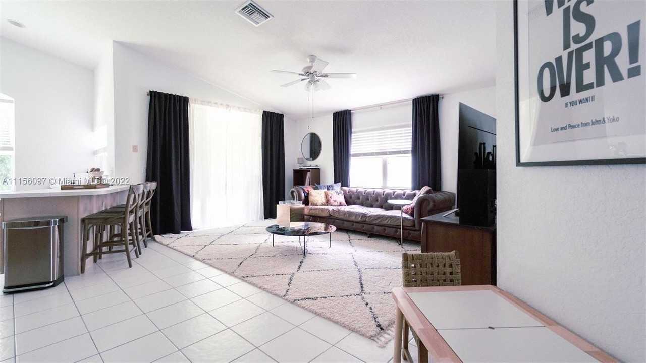 5449 Grande Palm Cir - Photo 6 of 12