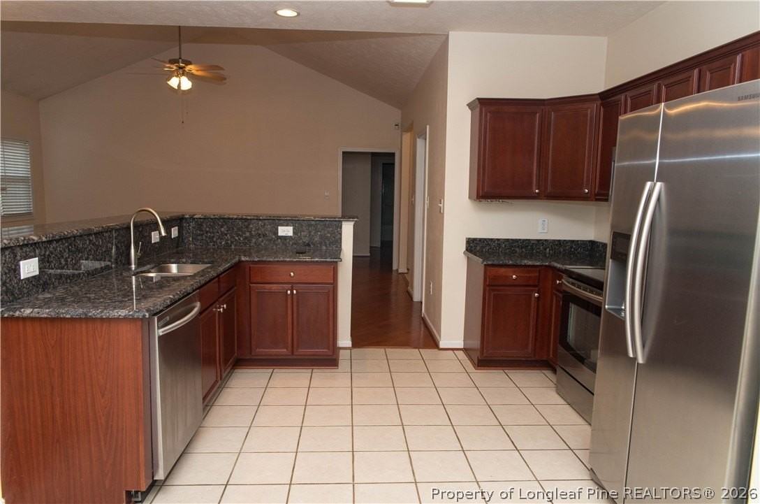 36 Wateredge Ln - Photo 3 of 18
