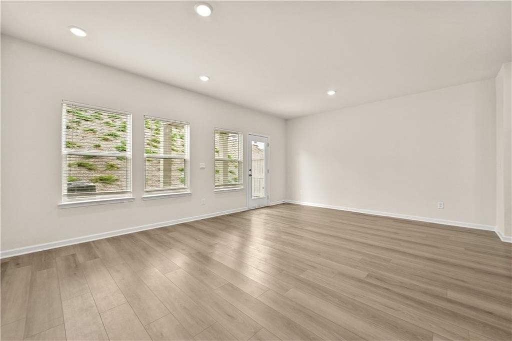 3635 Shore Wood Ave - Photo 5 of 39