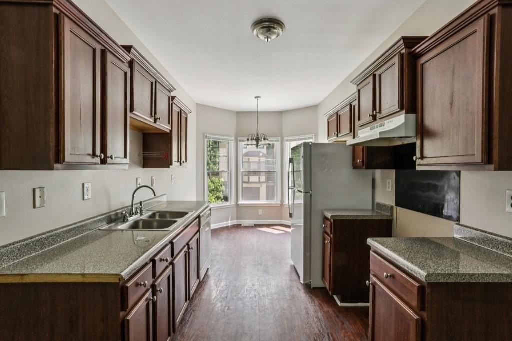 740 Prince Pl Nw - Photo 3 of 31