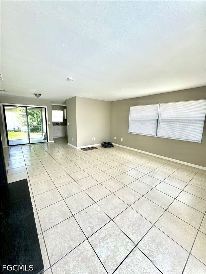 129 Se 23rd Pl - Photo 3 of 8