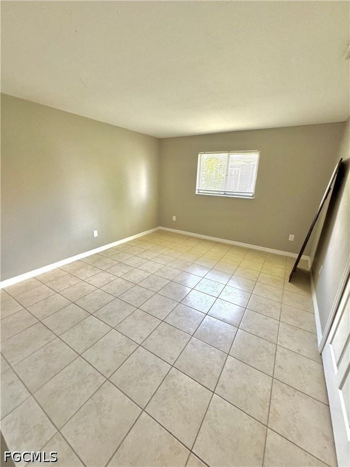 129 Se 23rd Pl - Photo 6 of 8