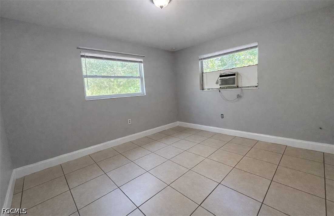 919 Freemont St - Photo 7 of 12