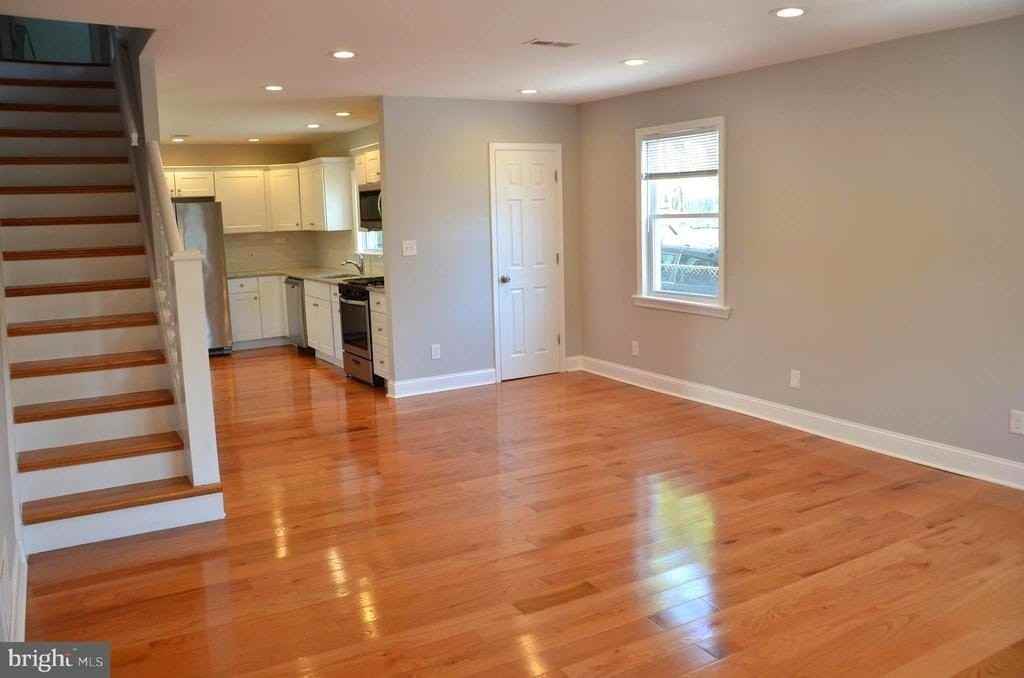 713 Miller St - Photo 2 of 16