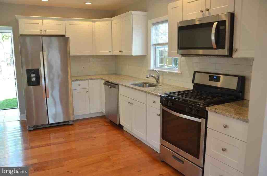 713 Miller St - Photo 3 of 16