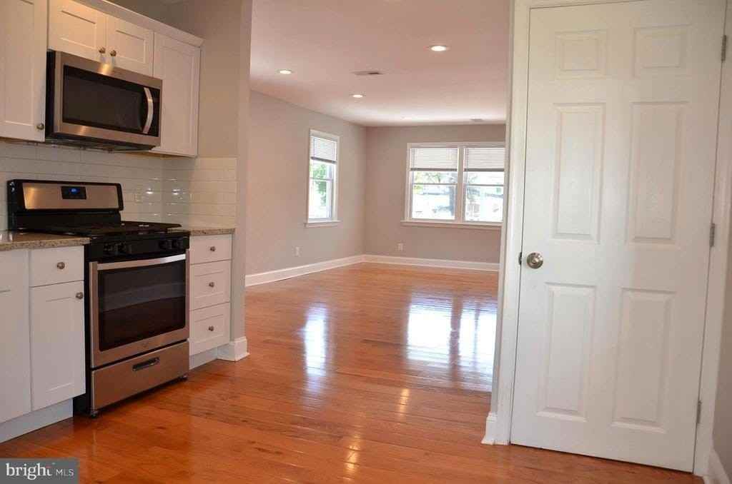 713 Miller St - Photo 5 of 16