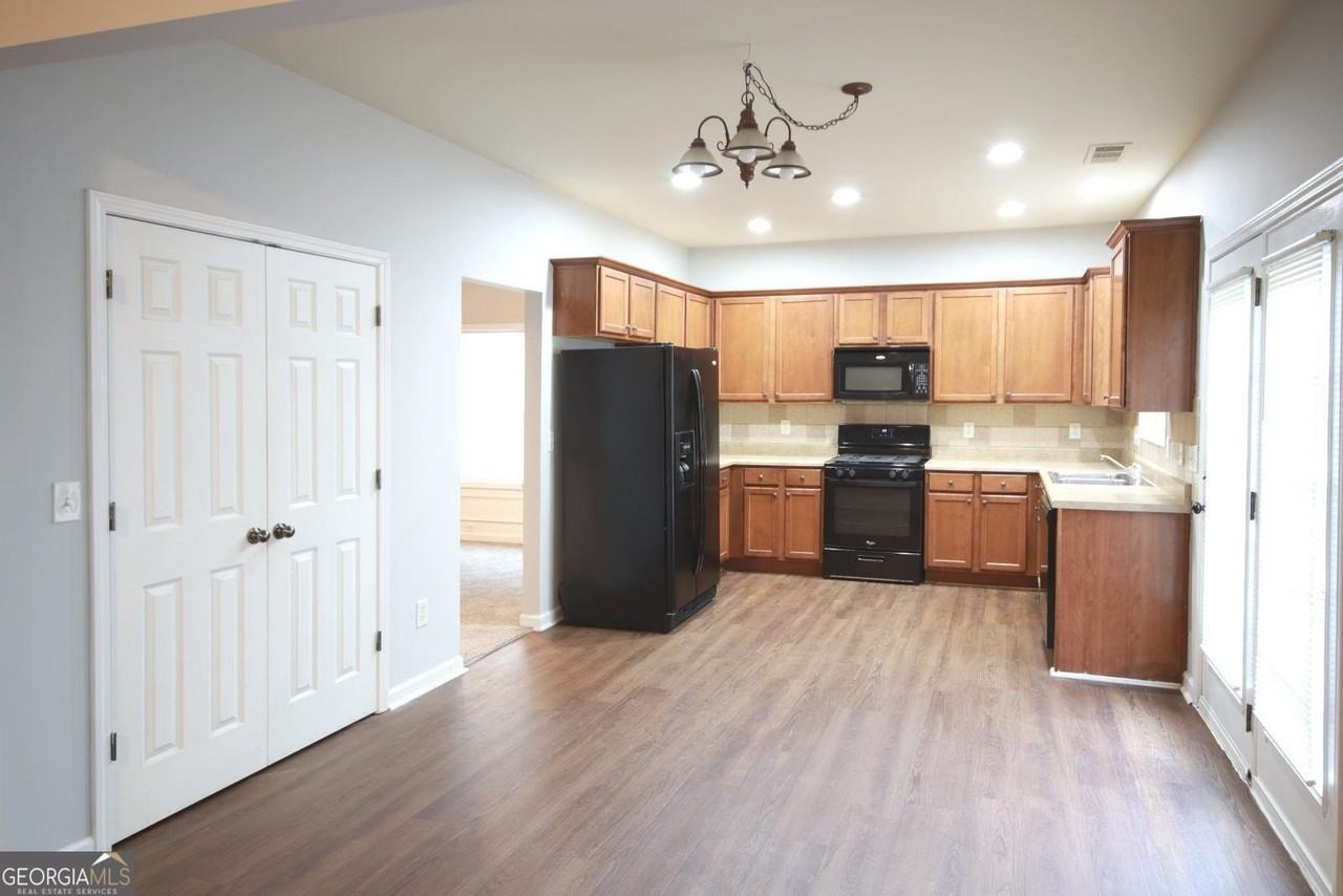 442 Crestmont Ln - Photo 7 of 27