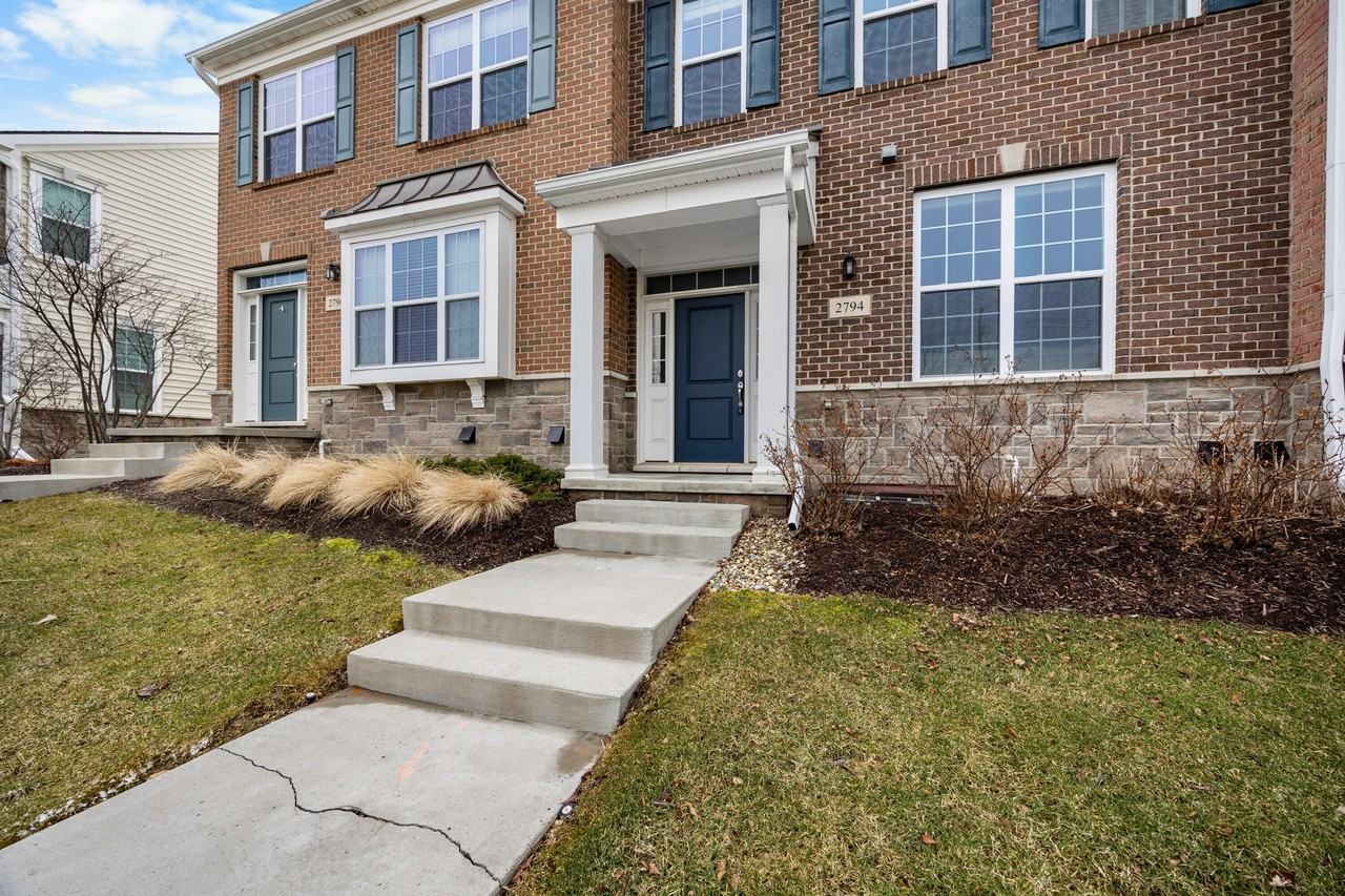 2794 Ashcombe Dr - Photo 3 of 50