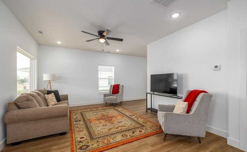 928 N Blake Ave - Photo 3 of 22