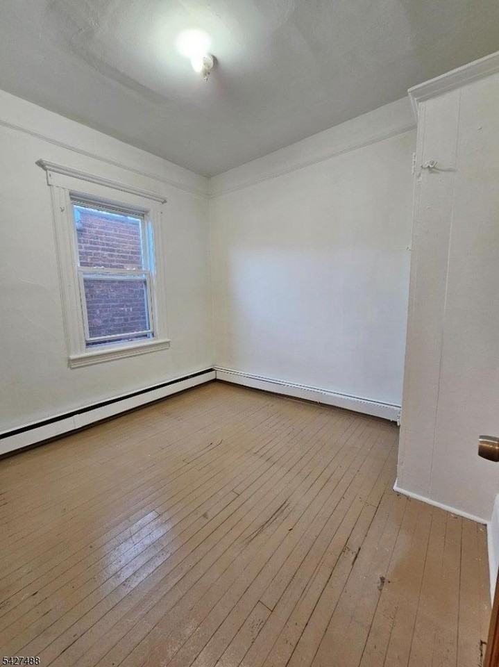 844 Main St - Photo 4 of 7