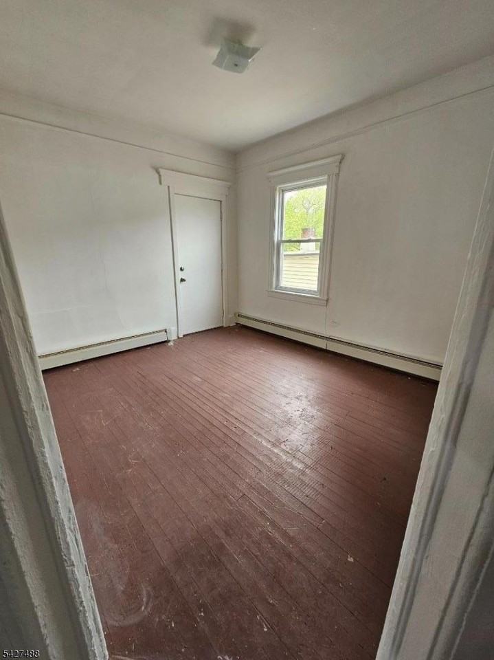 844 Main St - Photo 5 of 7
