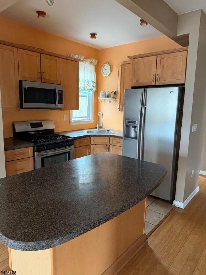 168 Division Ave - Photo 2 of 11