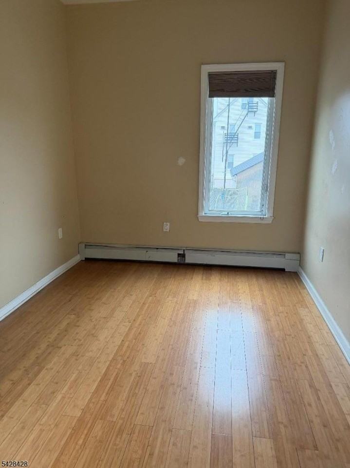 168 Division Ave - Photo 7 of 11