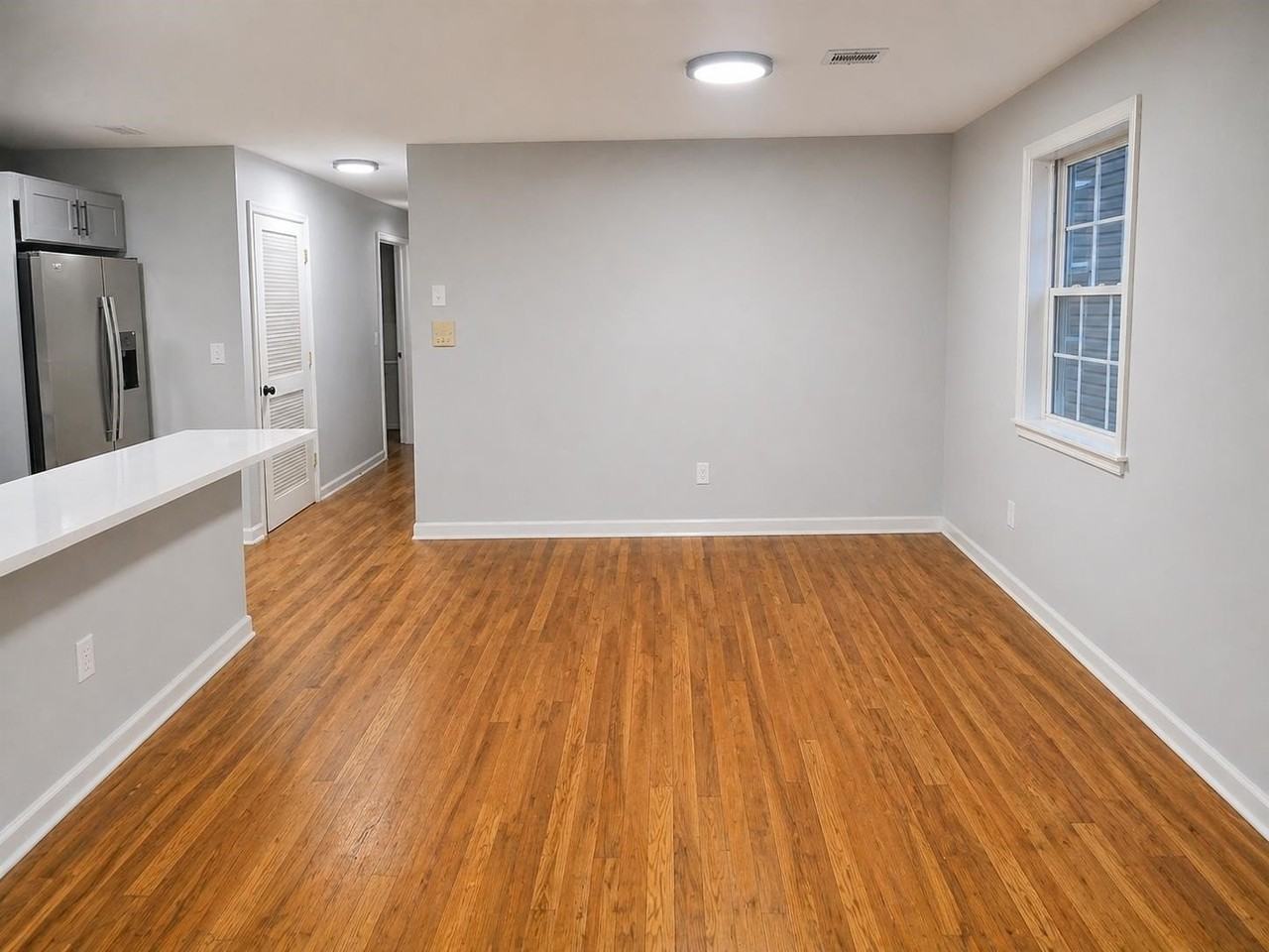 212 Clerk St #2 - Photo 4 of 11