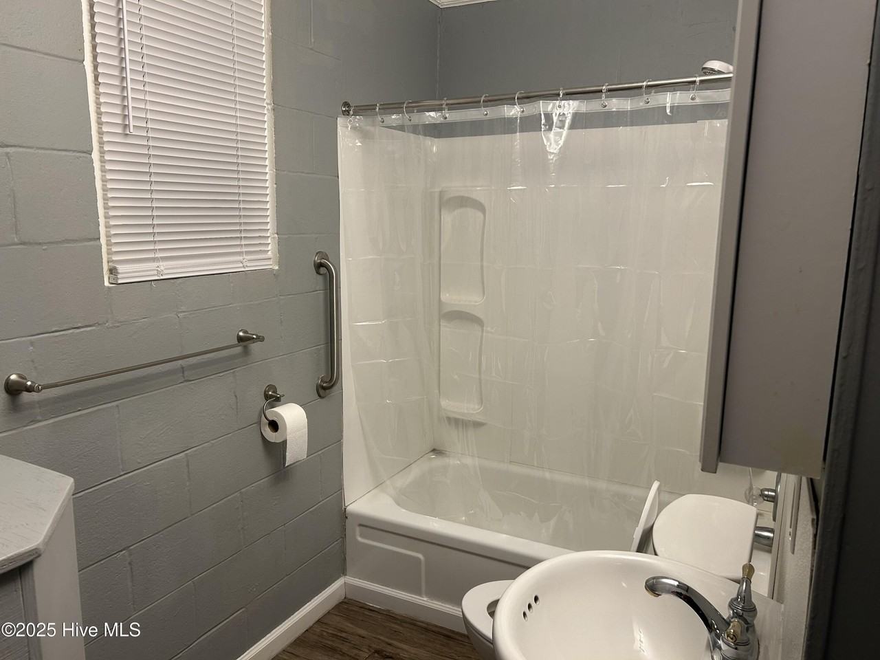 203 Morton St #5 - Photo 5 of 5