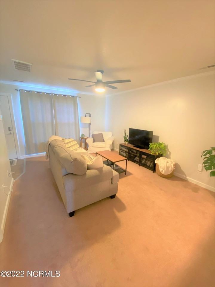 901 Springwood Dr - Photo 3 of 8