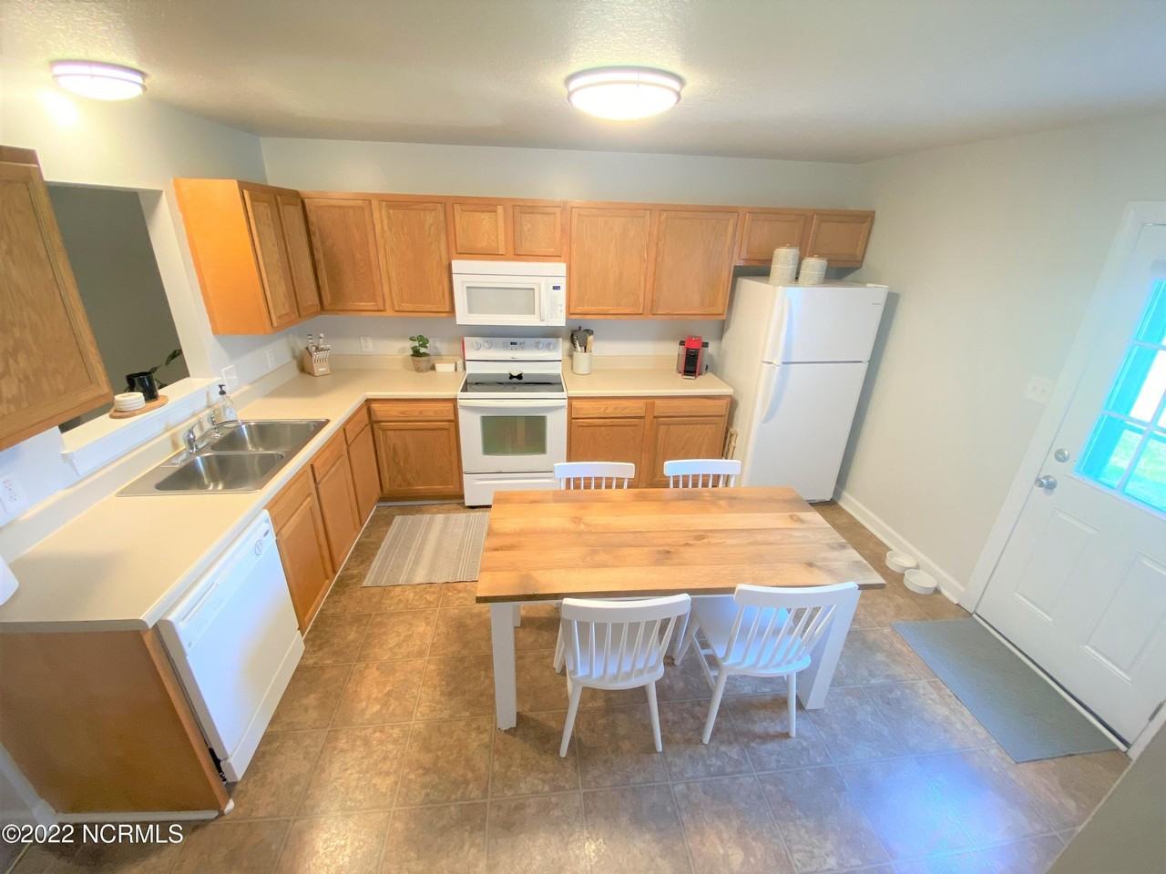 901 Springwood Dr - Photo 4 of 8
