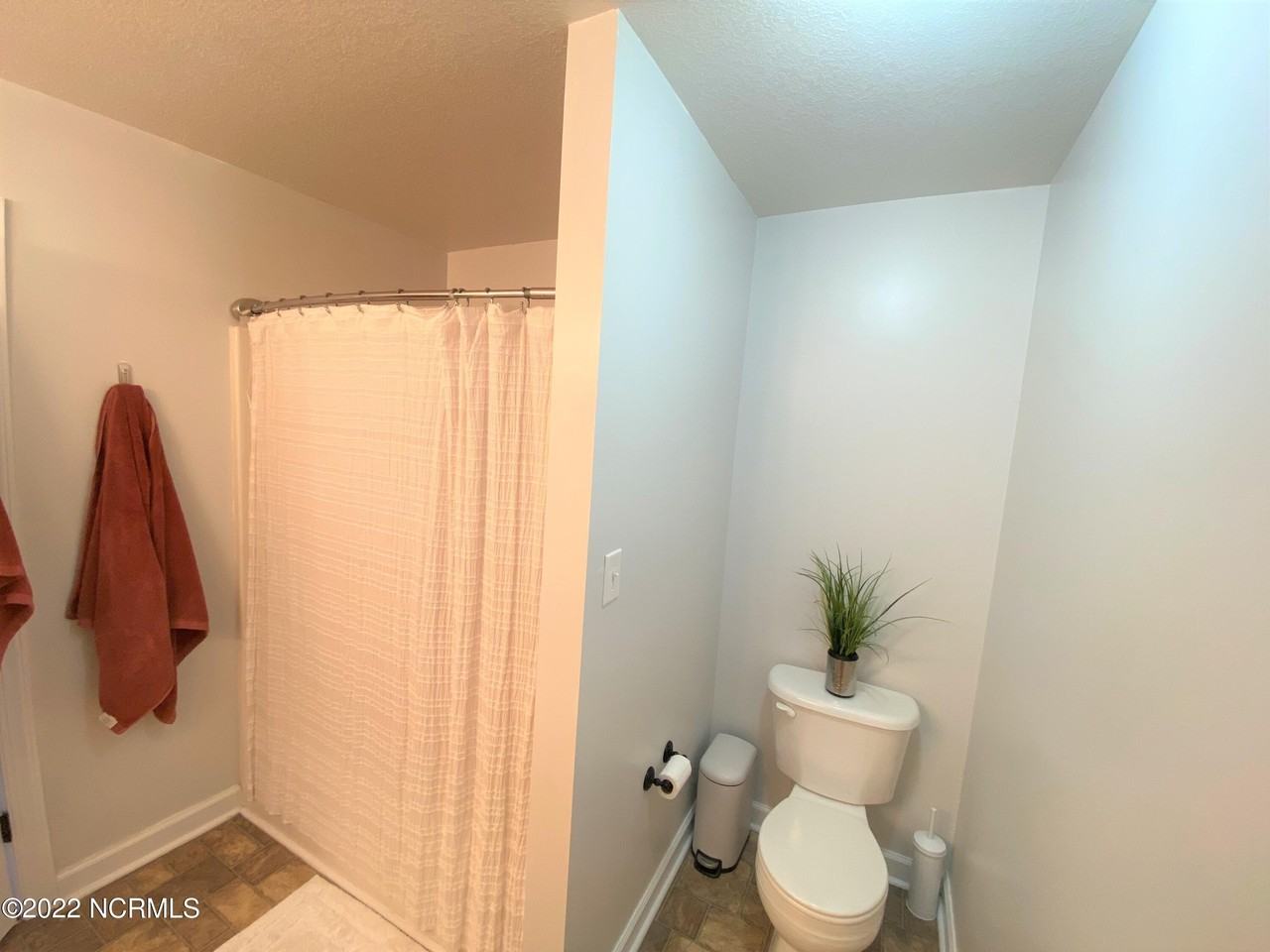 901 Springwood Dr - Photo 7 of 8