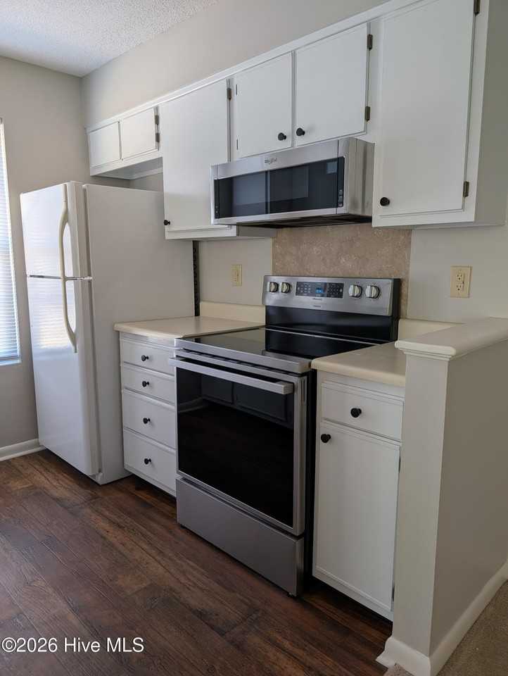 1203 Wilshire Cir - Photo 3 of 14