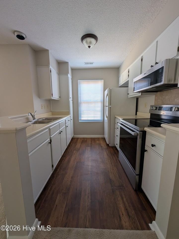 1203 Wilshire Cir - Photo 5 of 14