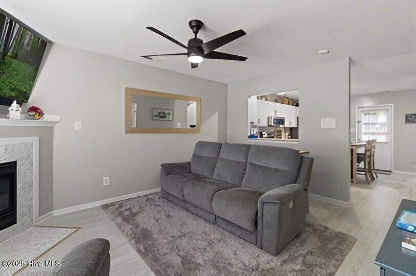 305 Meadowbrook Ln - Photo 2 of 9