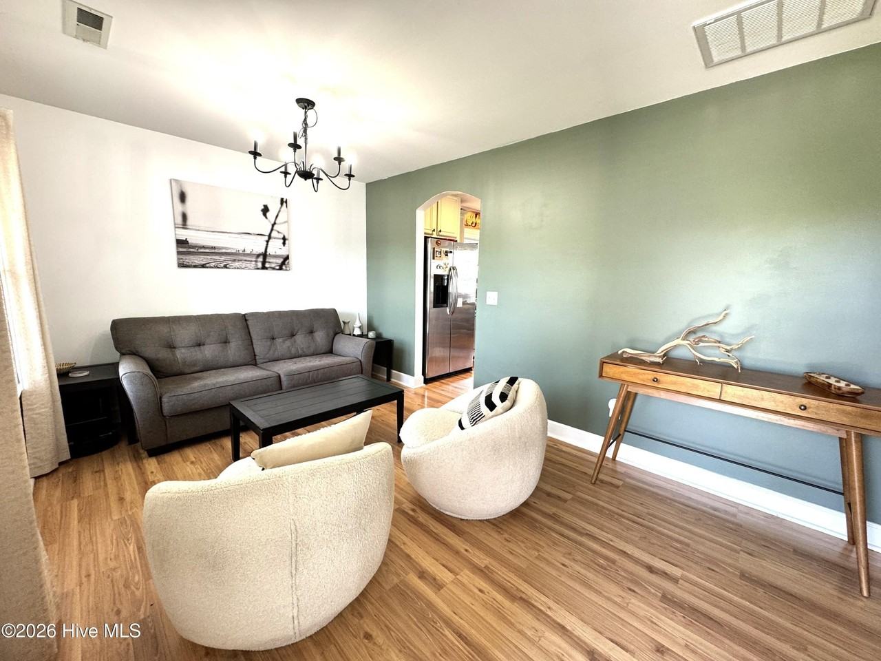 418 Amaryllis Ln - Photo 4 of 37