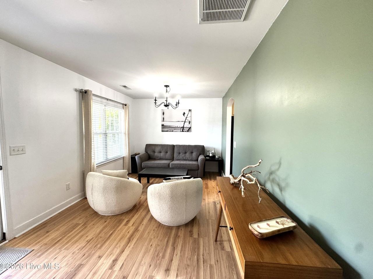 418 Amaryllis Ln - Photo 5 of 37