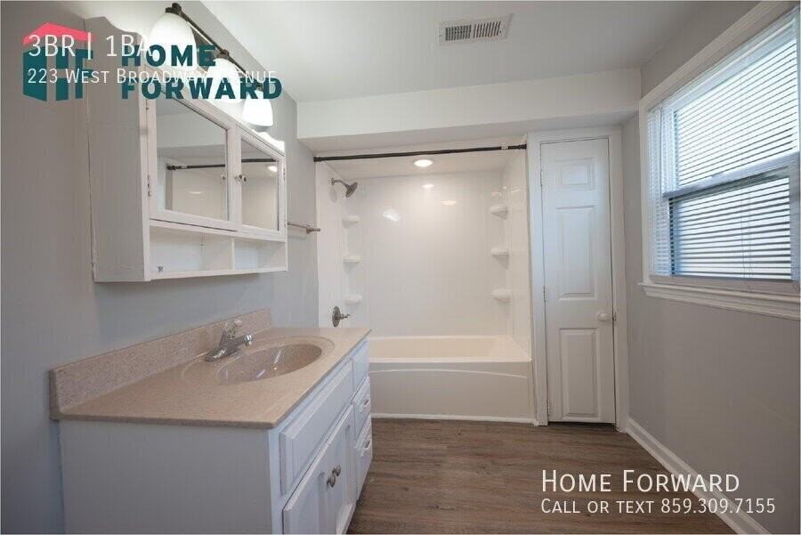 223 W Broadway Ave - Photo 5 of 17
