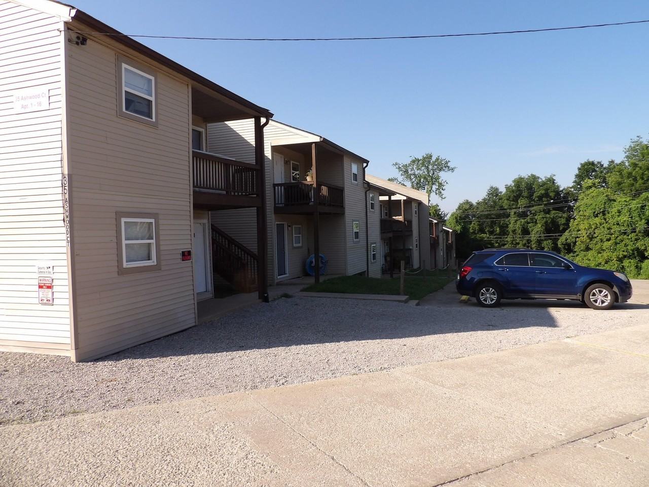 35 Ashwood Ct #25 - Photo 3 of 41