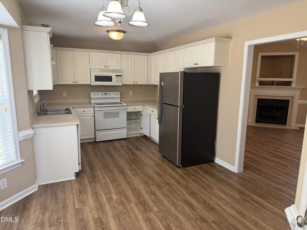 313 Opal Ln - Photo 3 of 14